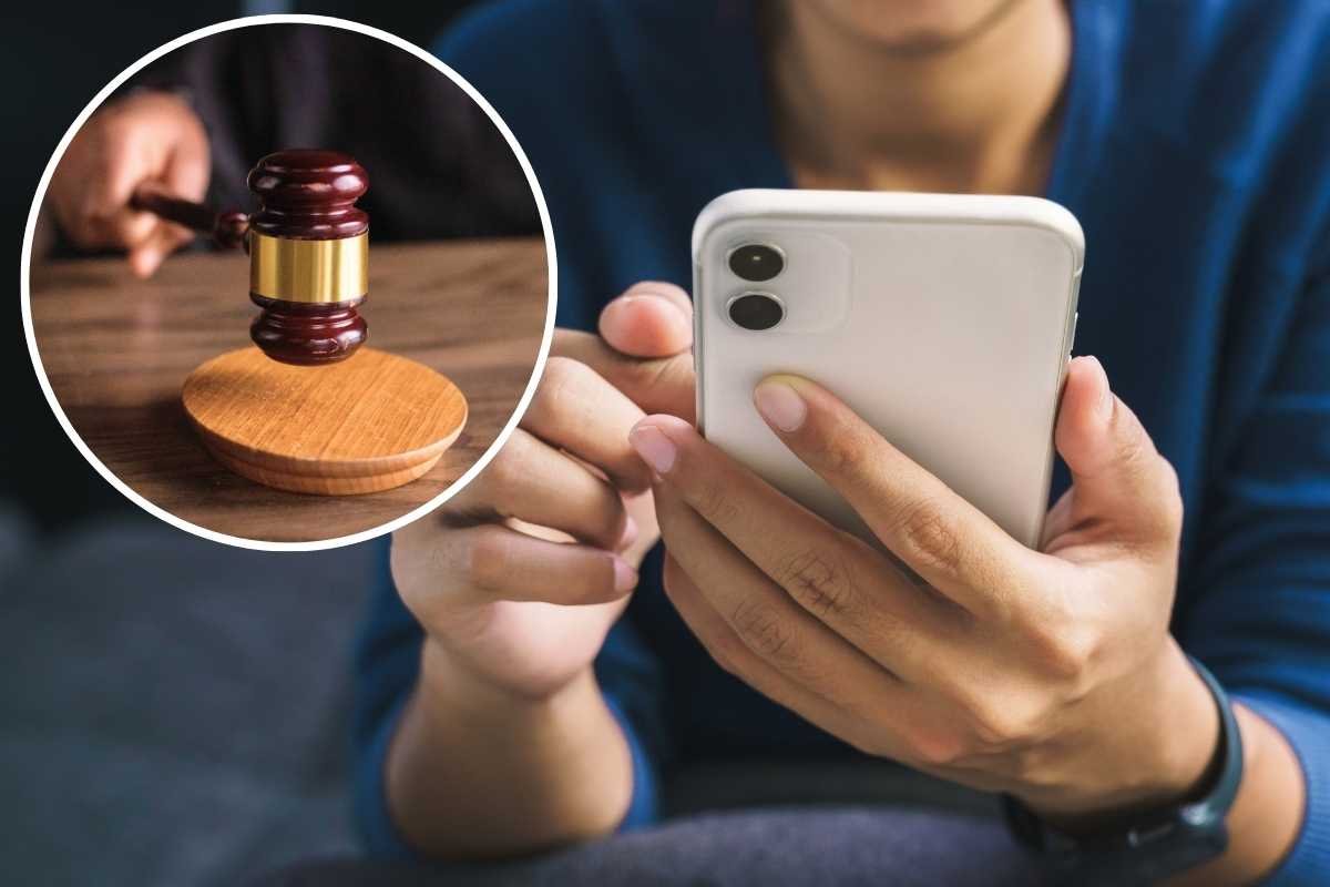 martelletto giudice e donna usa smartphone